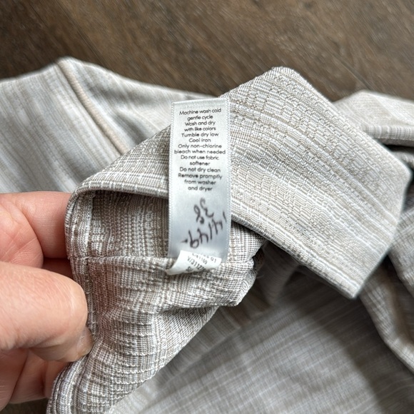 Athleta Leggings. Women’s size medium. Tan in color with textured stripes. - Picture 5 of 7